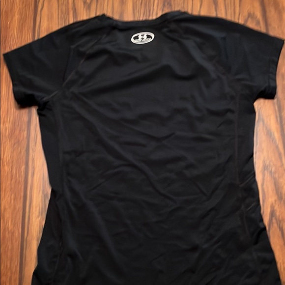 Girls Under Armour heat gear t-shirt. - Picture 2 of 3